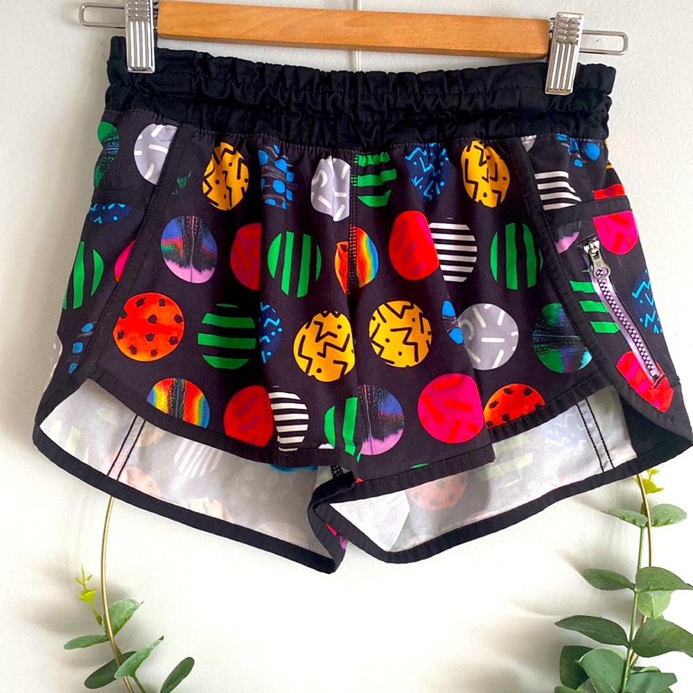 Lululemon Lululemon Tracker Short III
2015 Seawheeze - PKAB Black size 2 shorts